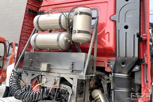 續(xù)航里程給力 側(cè)置雙氣瓶的lng牽引車